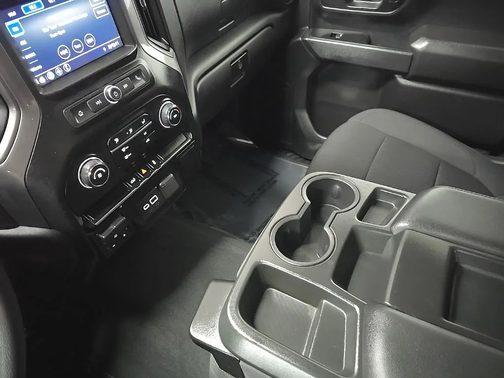 Used 2021 White Chevrolet Custom image 26
