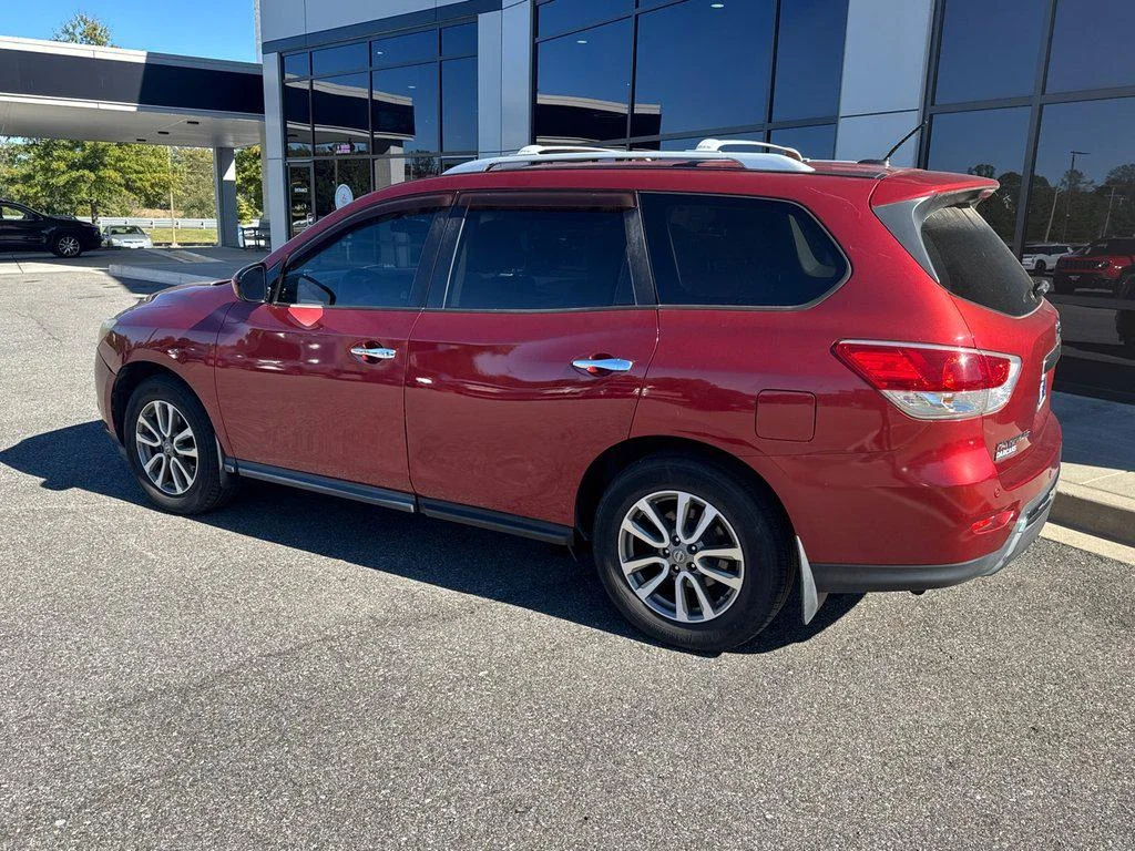 Used 2013 Cayenne Red Nissan 4WD 4dr SV image 6