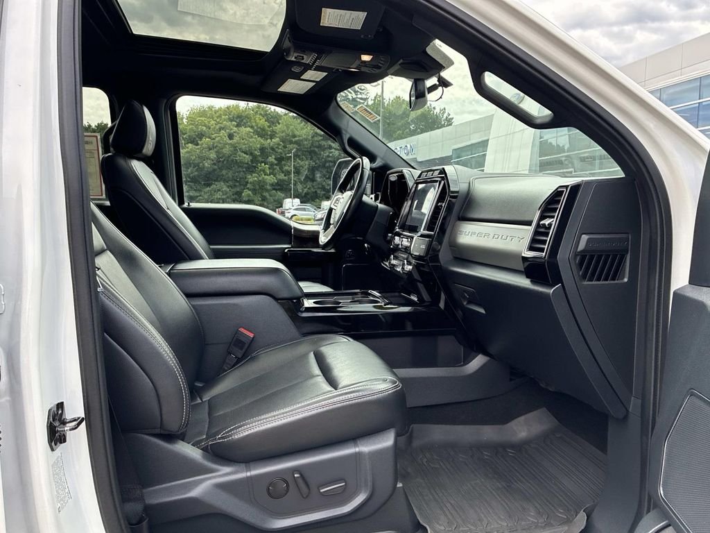 Used 2022 White Ford Lariat image 9