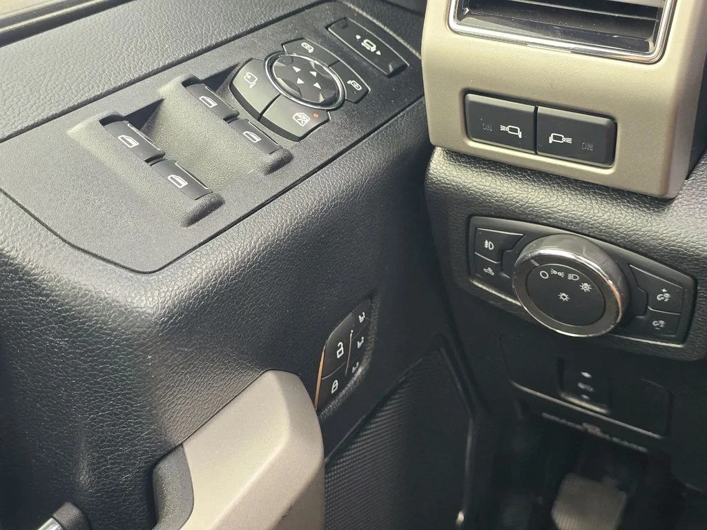 Used 2020 Blue Jeans Metallic Ford LARIAT image 24