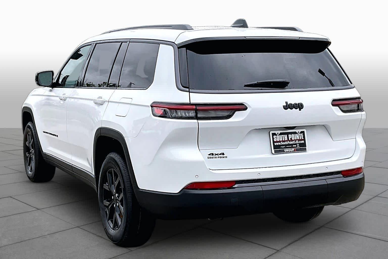 New 2026 Bright White Clear-Coat Exterior Paint Jeep Laredo Altitude image 12