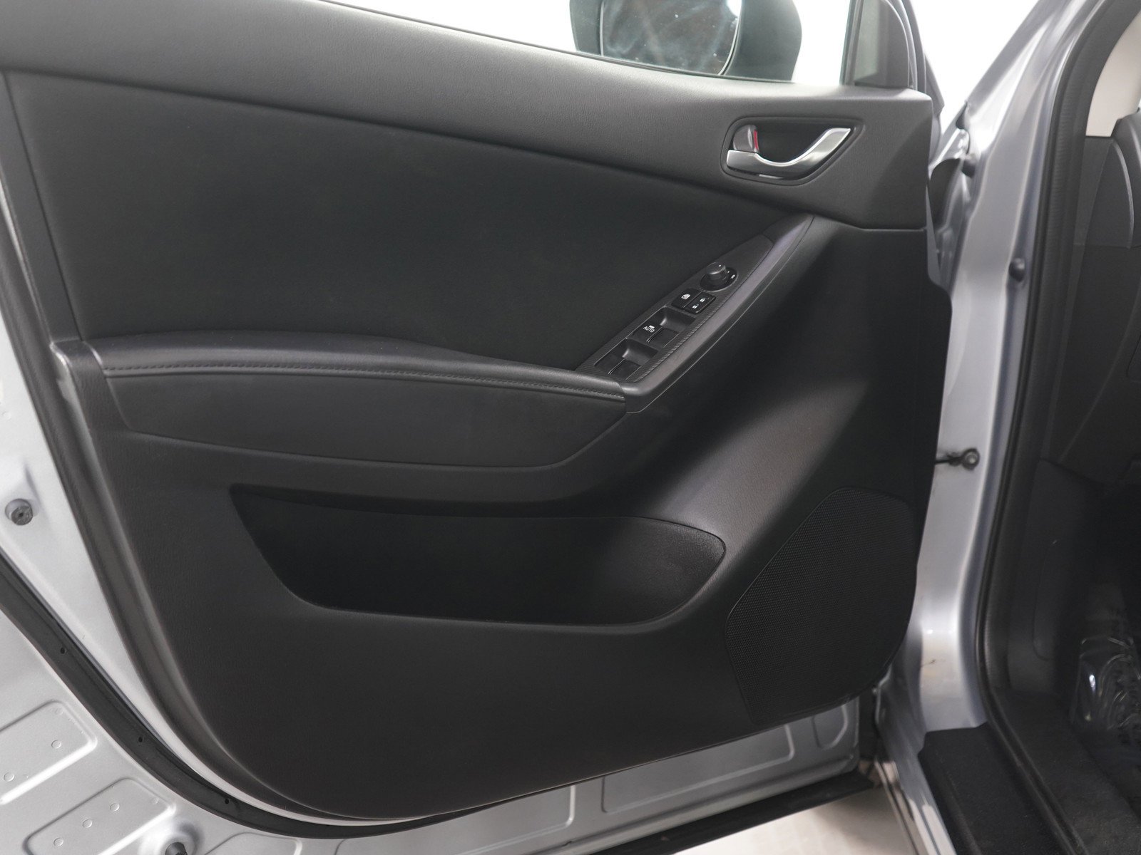Used 2016 Sonic Silver Metallic Mazda Sport image 18