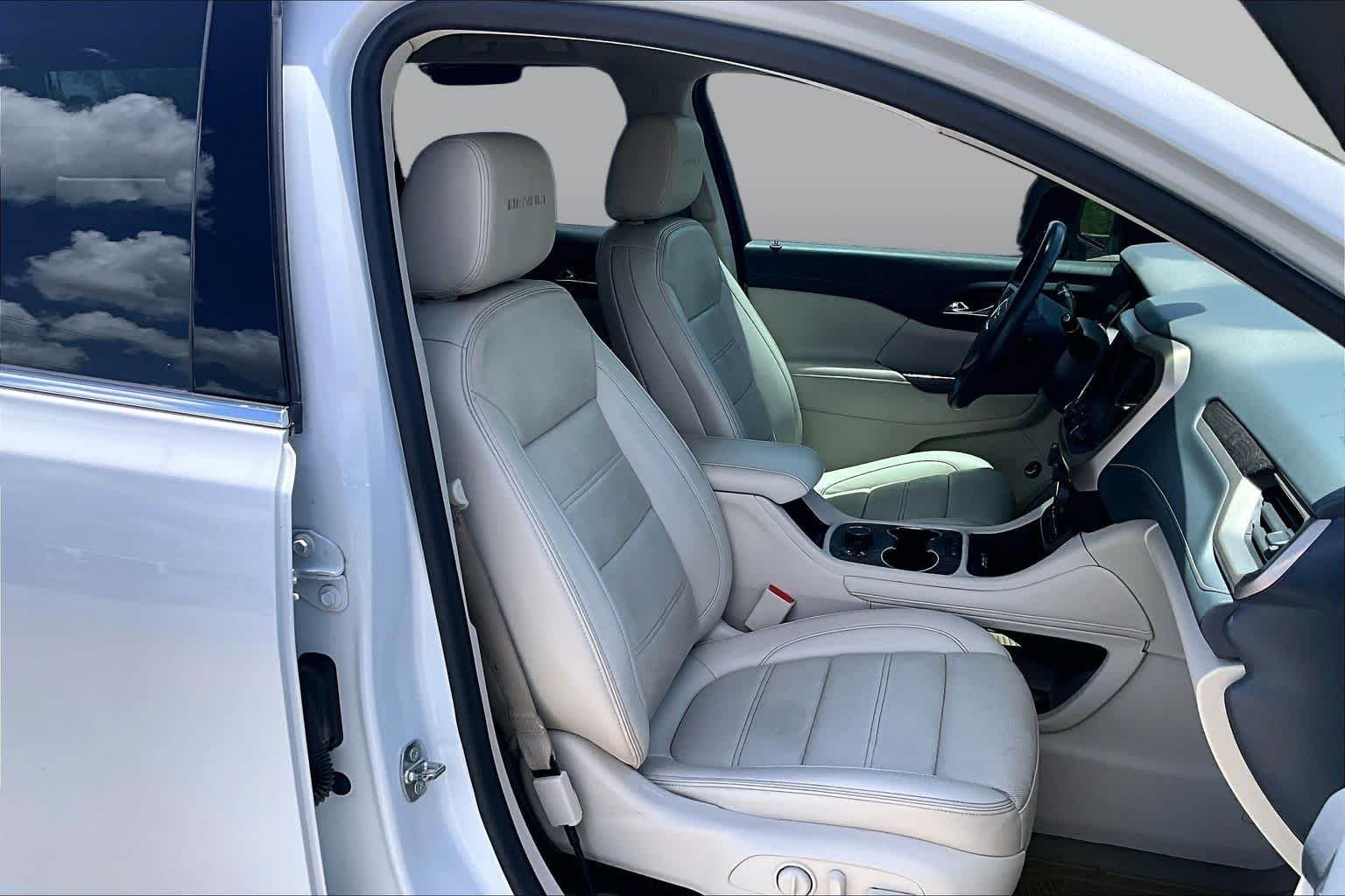 Used 2023 White Frost Tricoat GMC Denali image 9