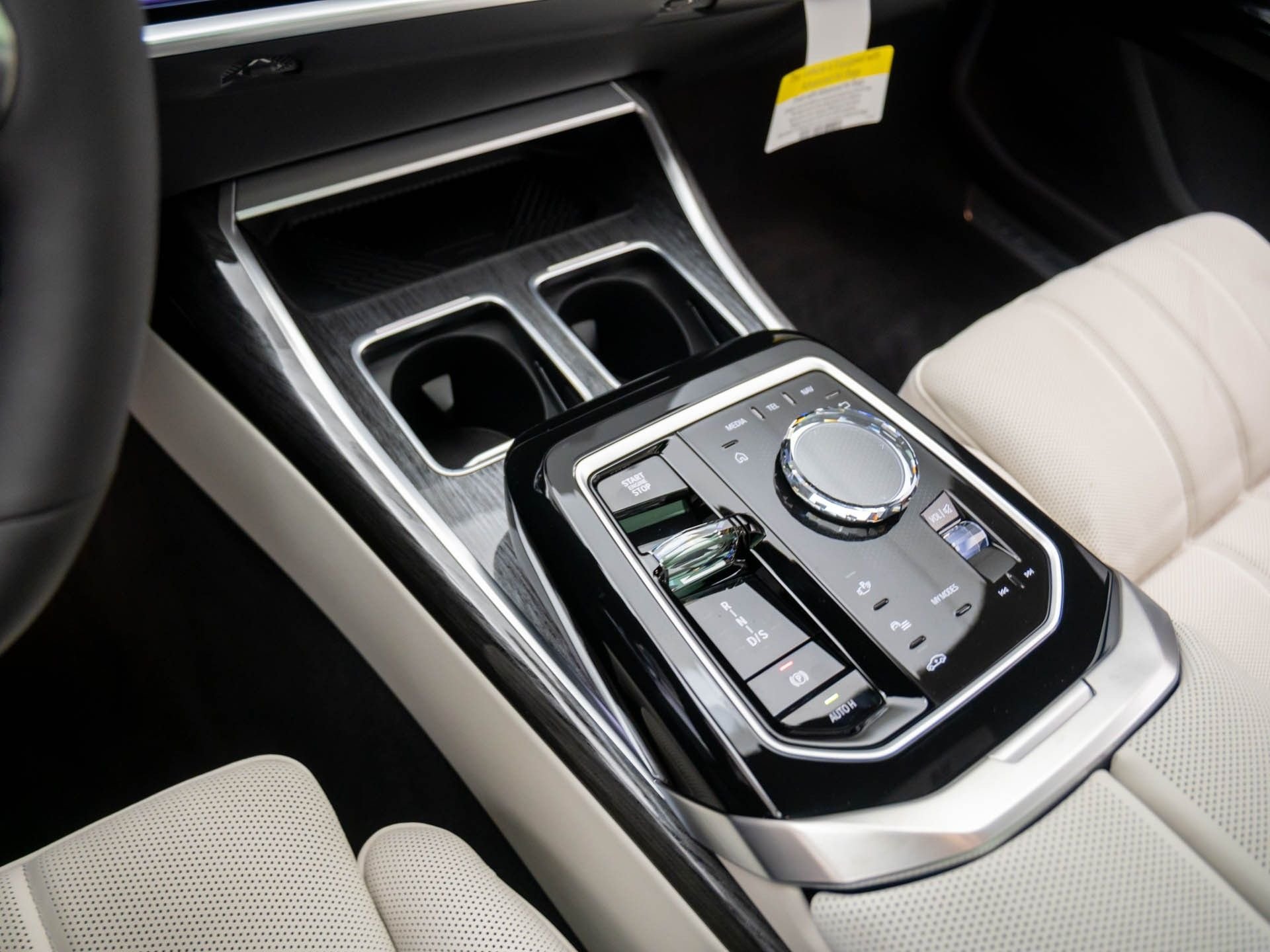 New 2026 Tanzanite Blue II Metallic BMW 750e xDrive image 13