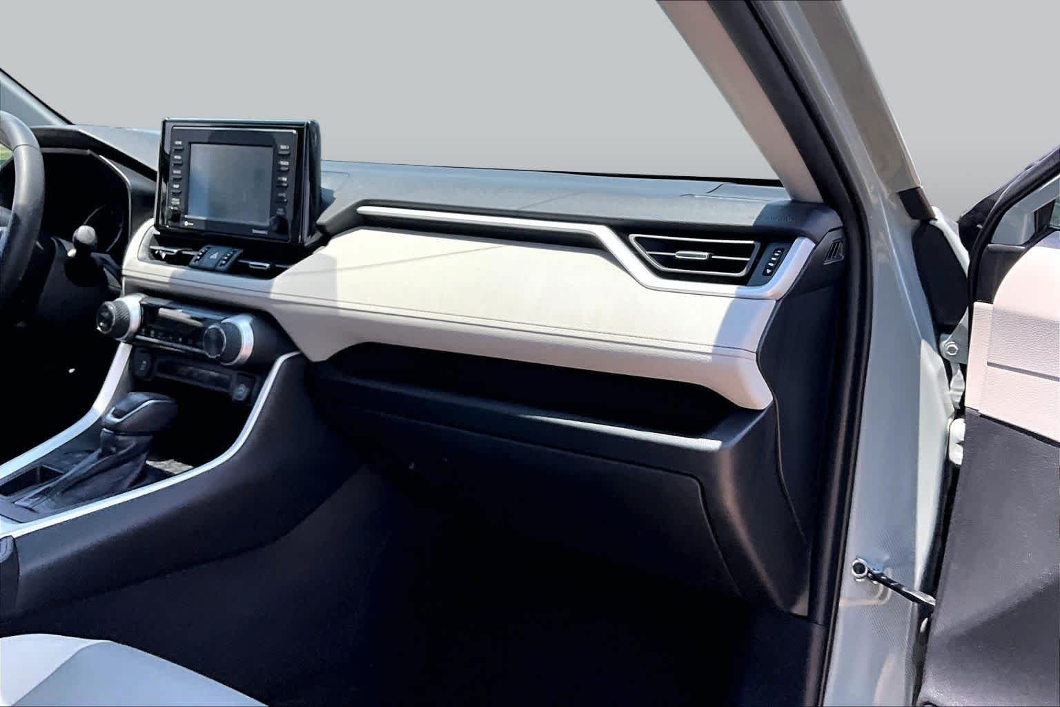 Used 2020 Lunar Rock Toyota XLE Premium image 19