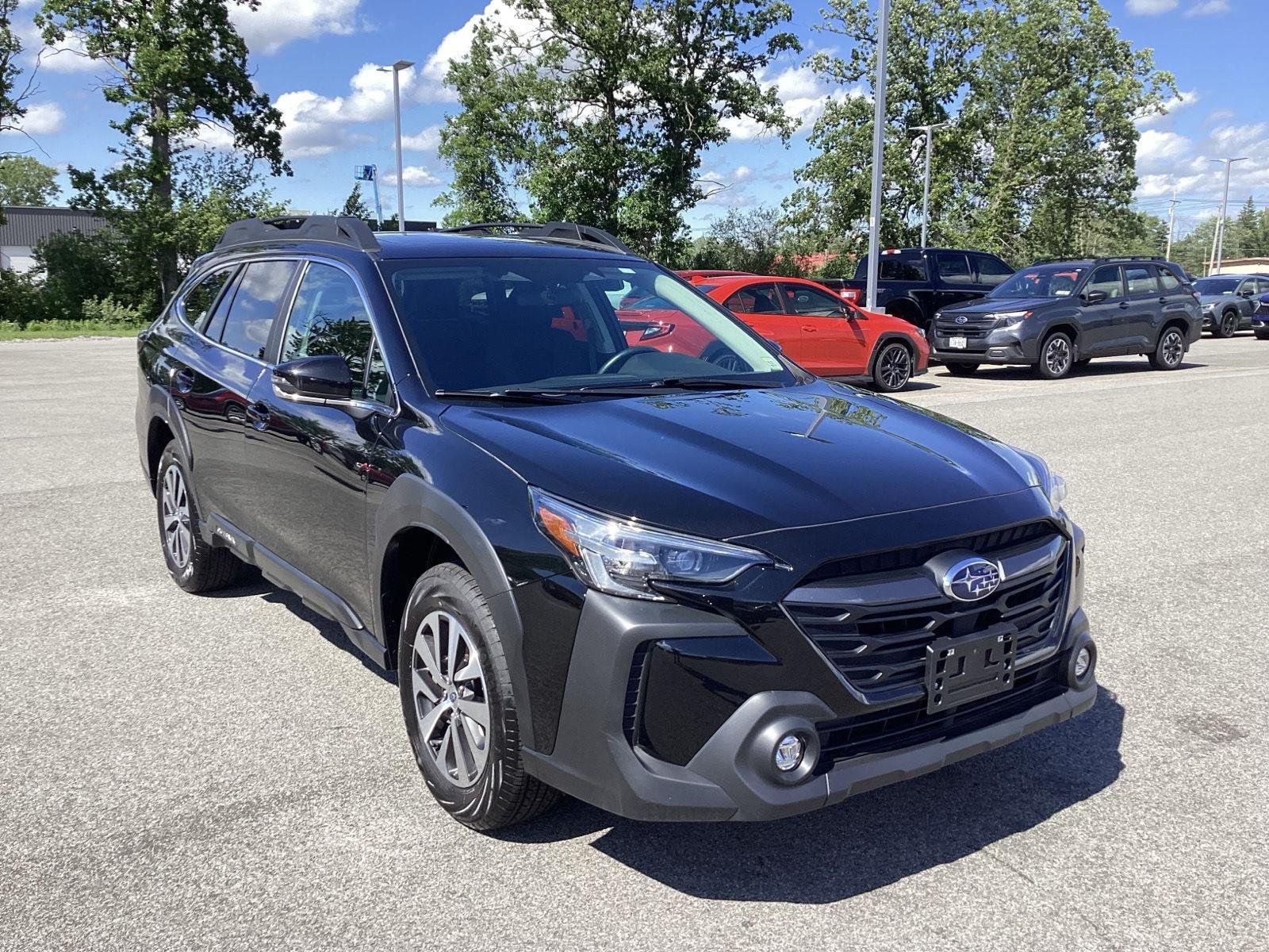 Used 2025 Crystal Black Silica Subaru Premium image 11