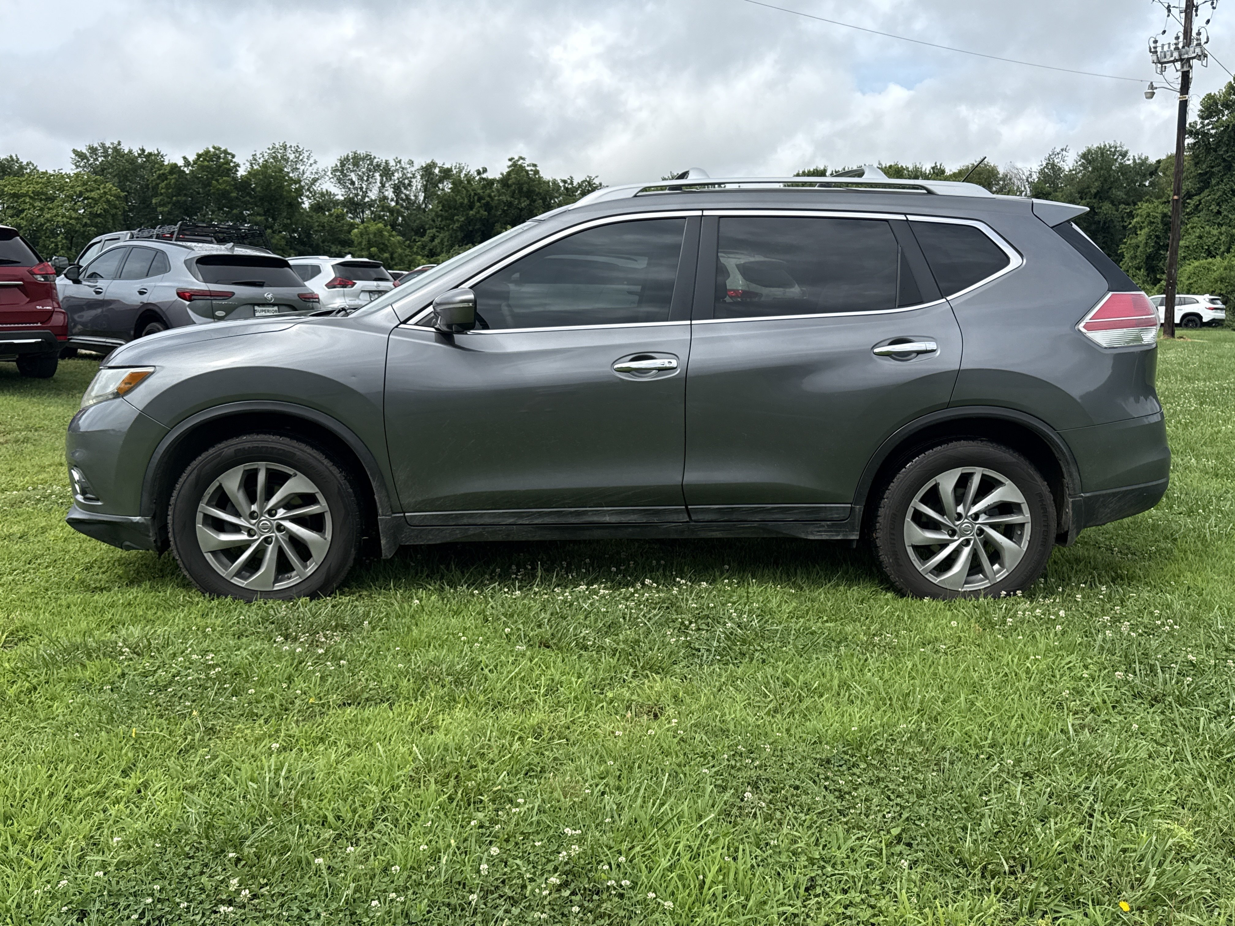 Used 2015 Gun Metallic Nissan SL image 3