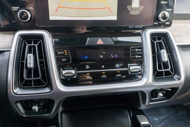 Used 2023 White Kia X-Line S image 28