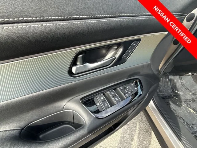 Used 2025 Gold Nissan SL image 13