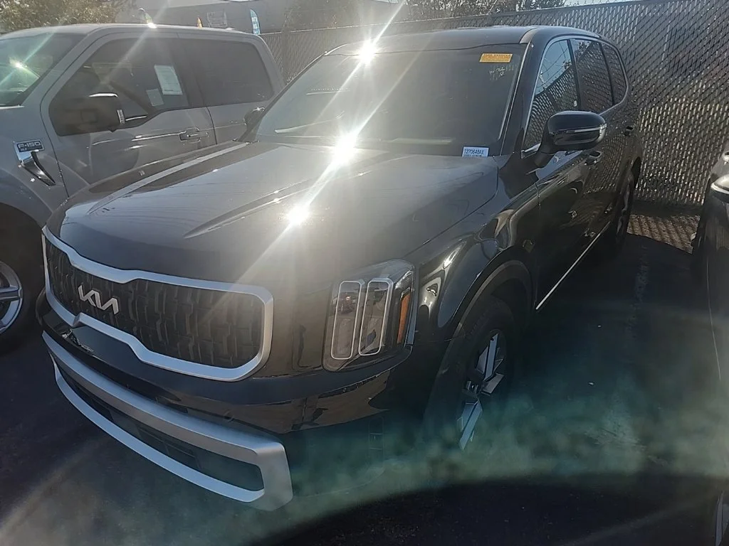 Used 2024 Black Kia LX image 3