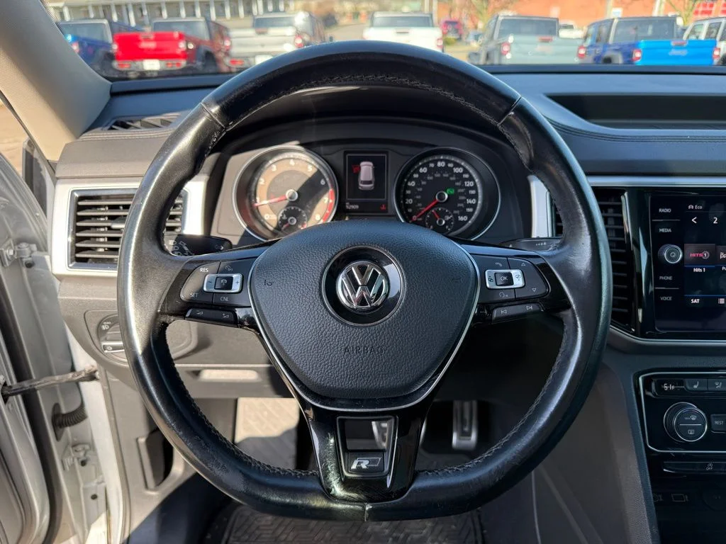 Used 2018 Silver Volkswagen SEL image 14