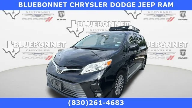 2018 Toyota Sienna XLE V6 8-Passenger's photo