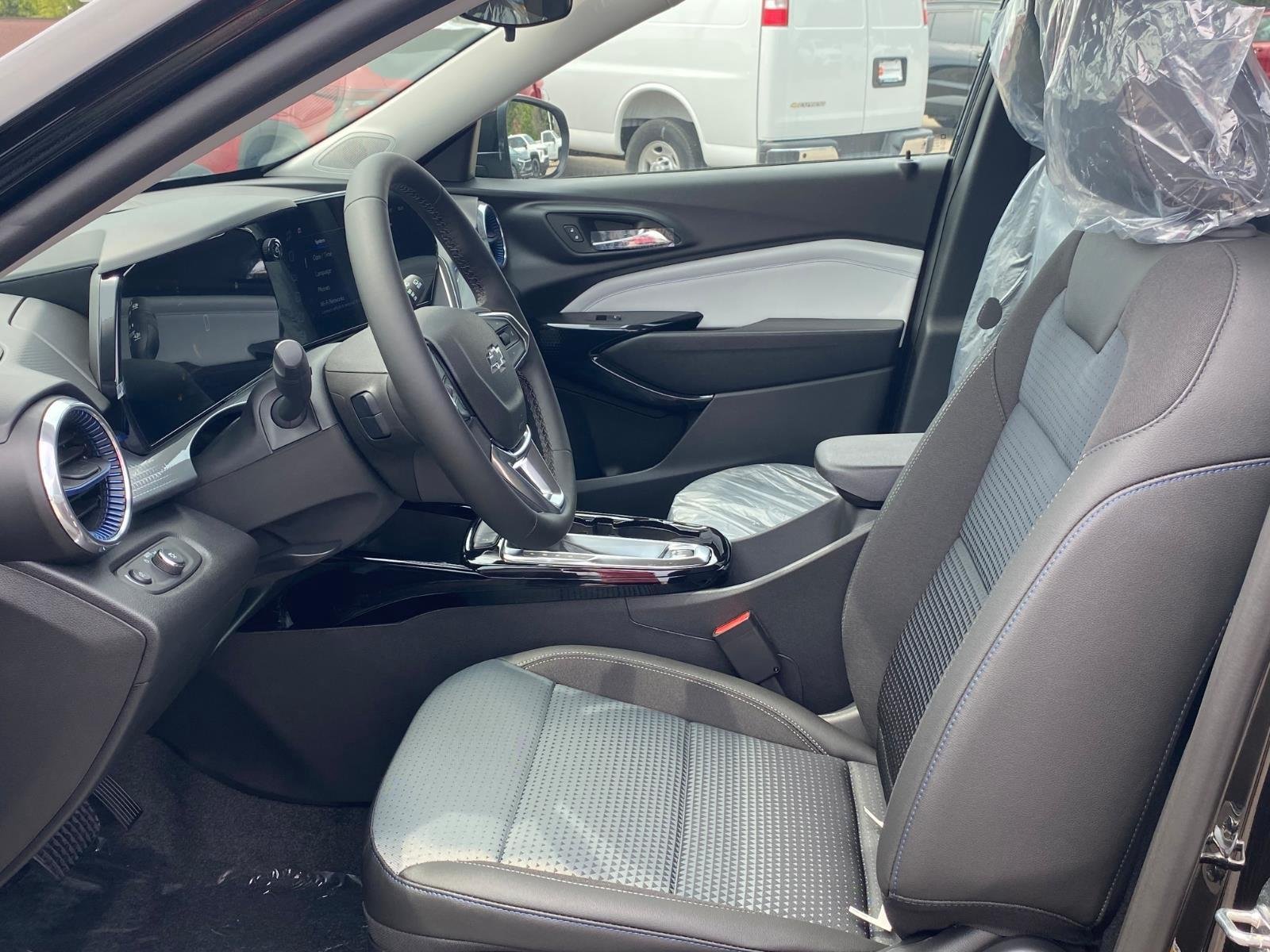 2026 Chevrolet Trax LT - Photo 14