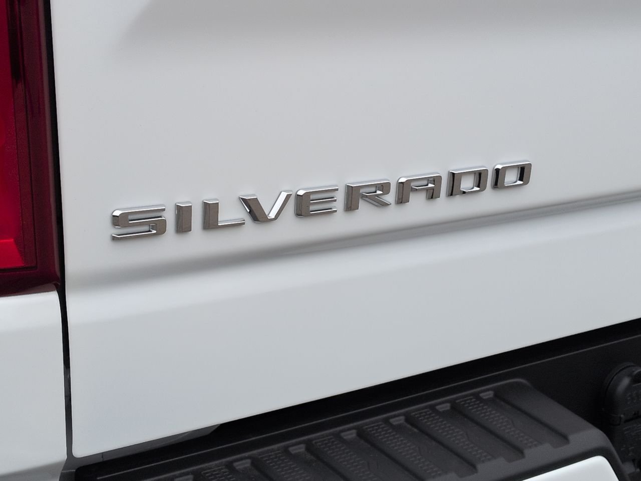 New 2026 Summit White Chevrolet RST image 33
