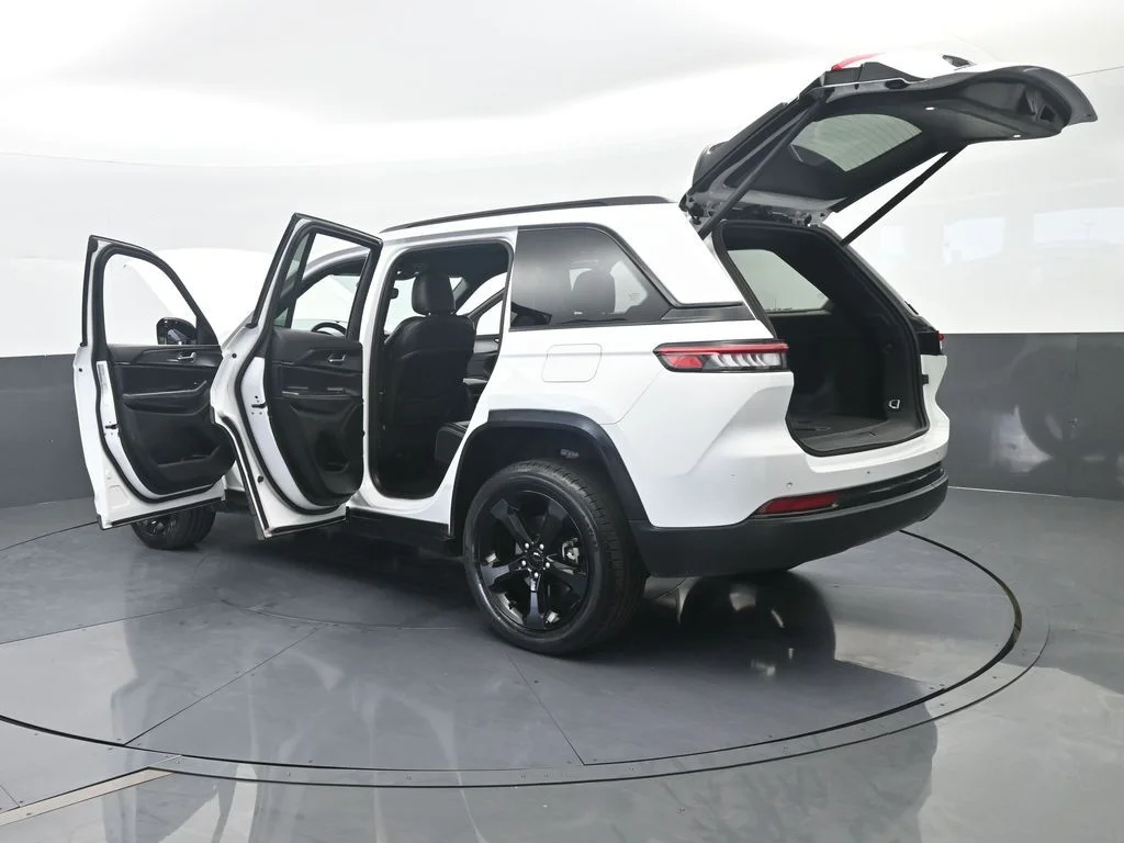 Used 2023 Bright White Clearcoat Jeep Altitude X image 74