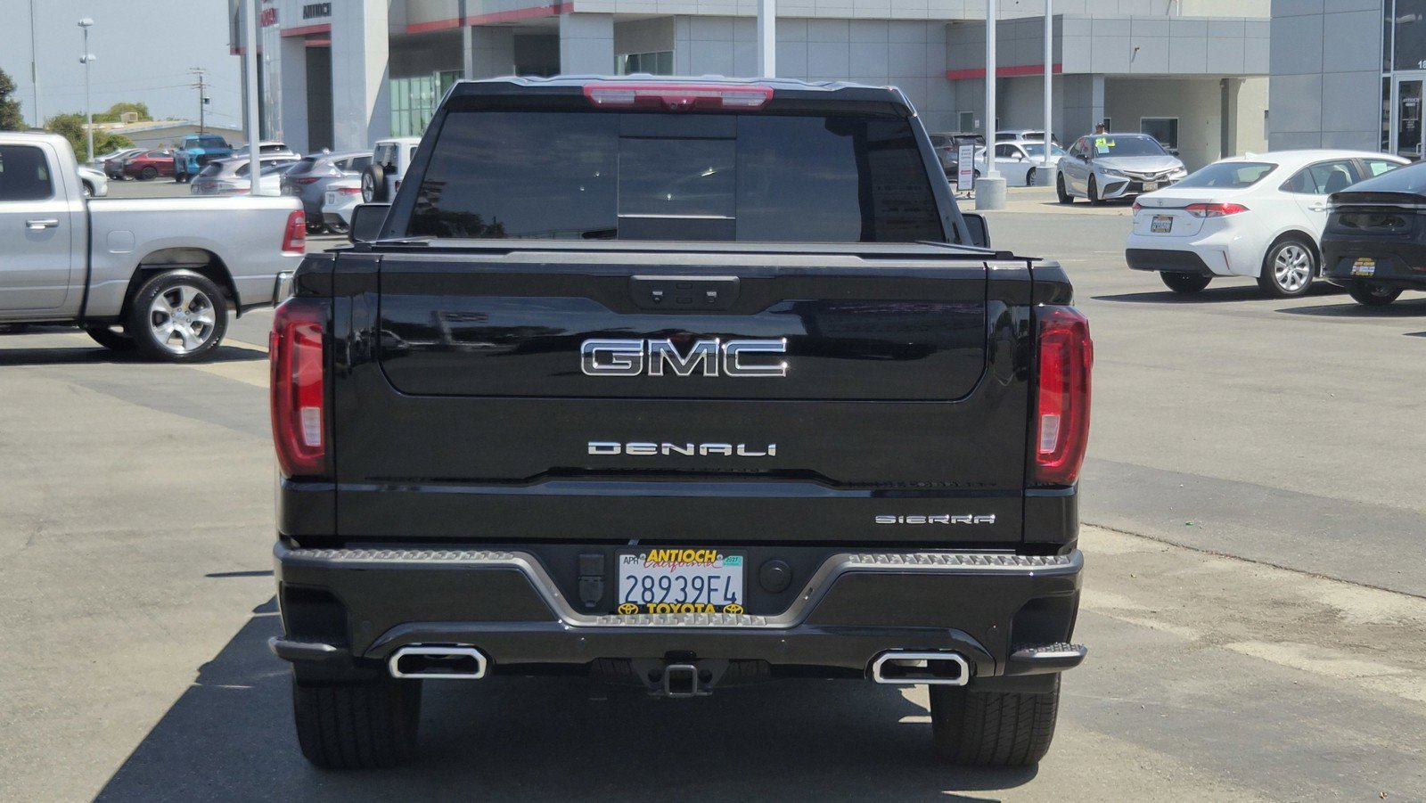 Used 2025 Onyx Black GMC Denali Ultimate image 5