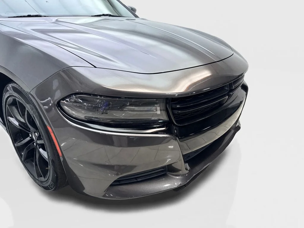 Used 2018 Gray Dodge SXT image 17