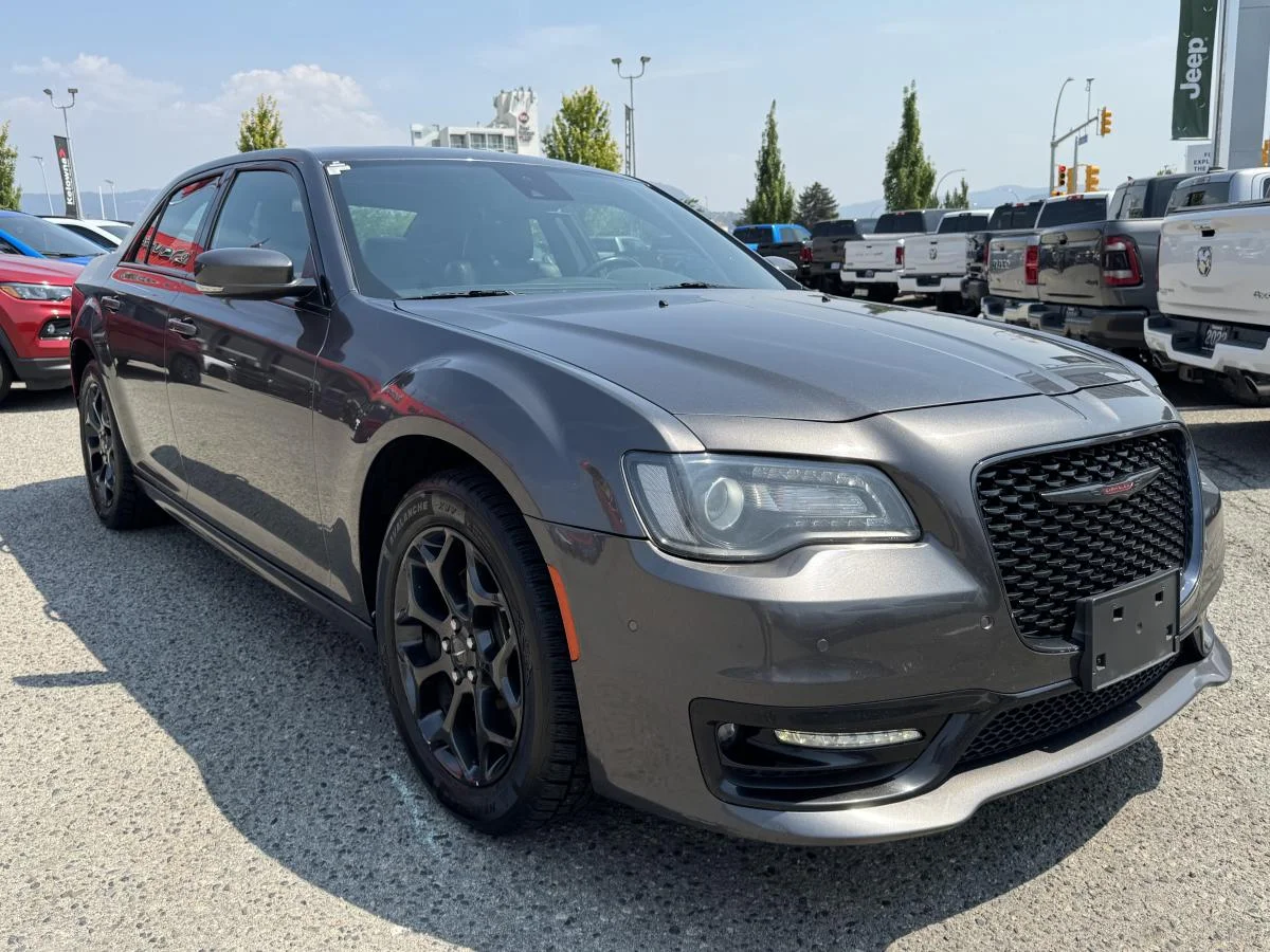 Used 2021 Black Chrysler S V6 Awd image 4