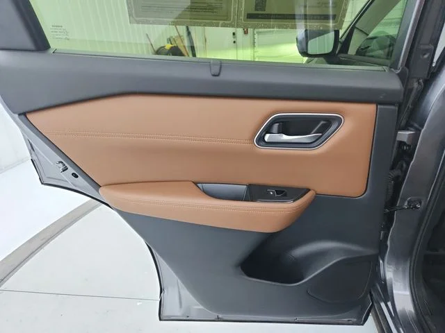 Used 2026 Gray Nissan Platinum image 37