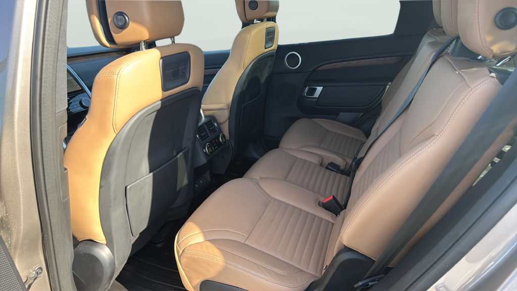 Used 2024 Brown Land Rover Dynamic SE image 18
