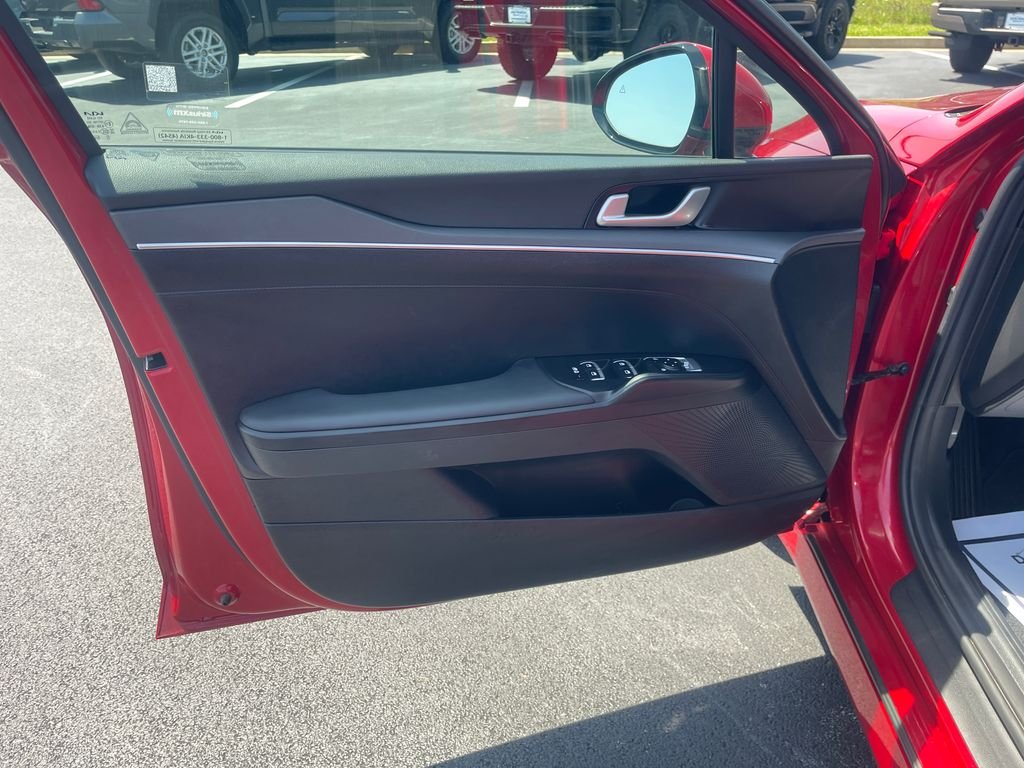 Used 2025 Red Kia LXS image 12