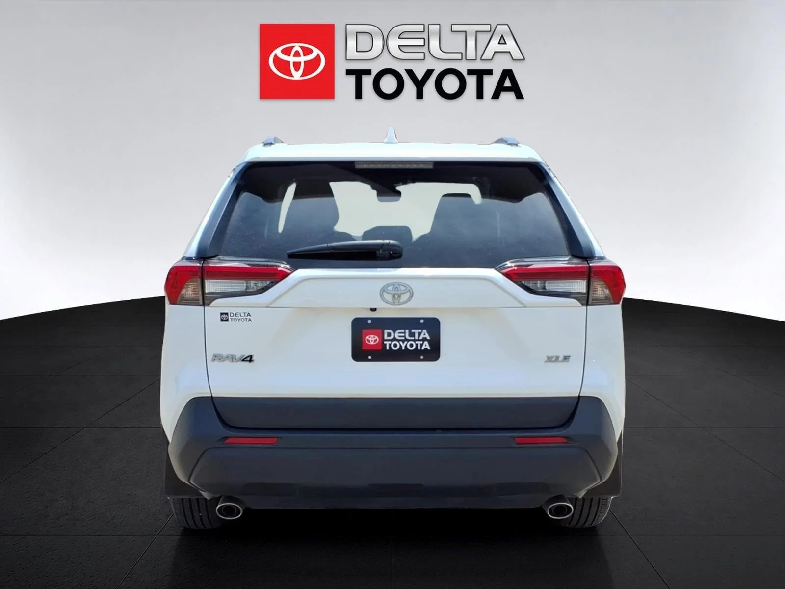 Used 2025 Ice Cap Toyota XLE image 4