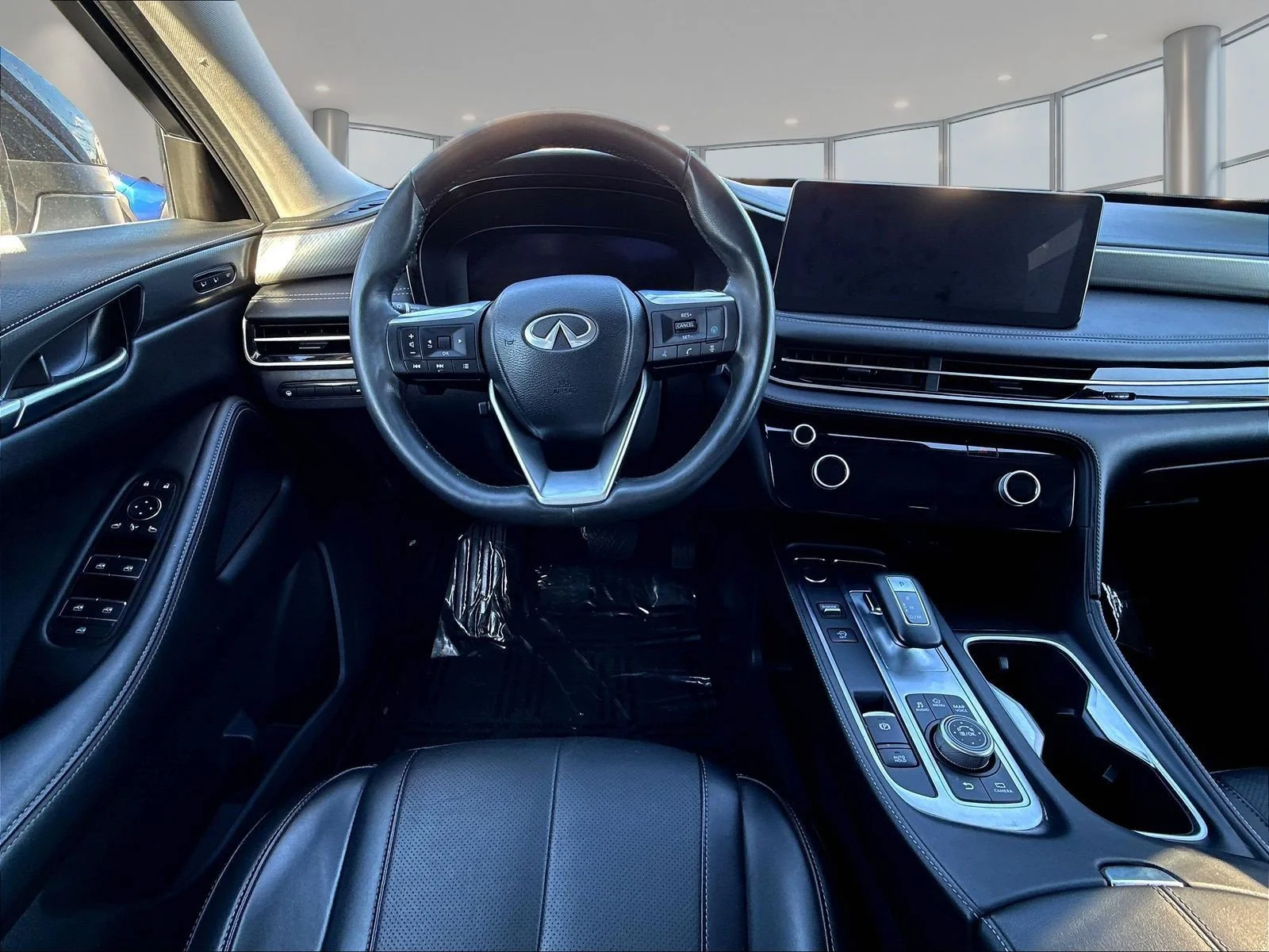 Used 2022 Bordeaux INFINITI LUXE image 10