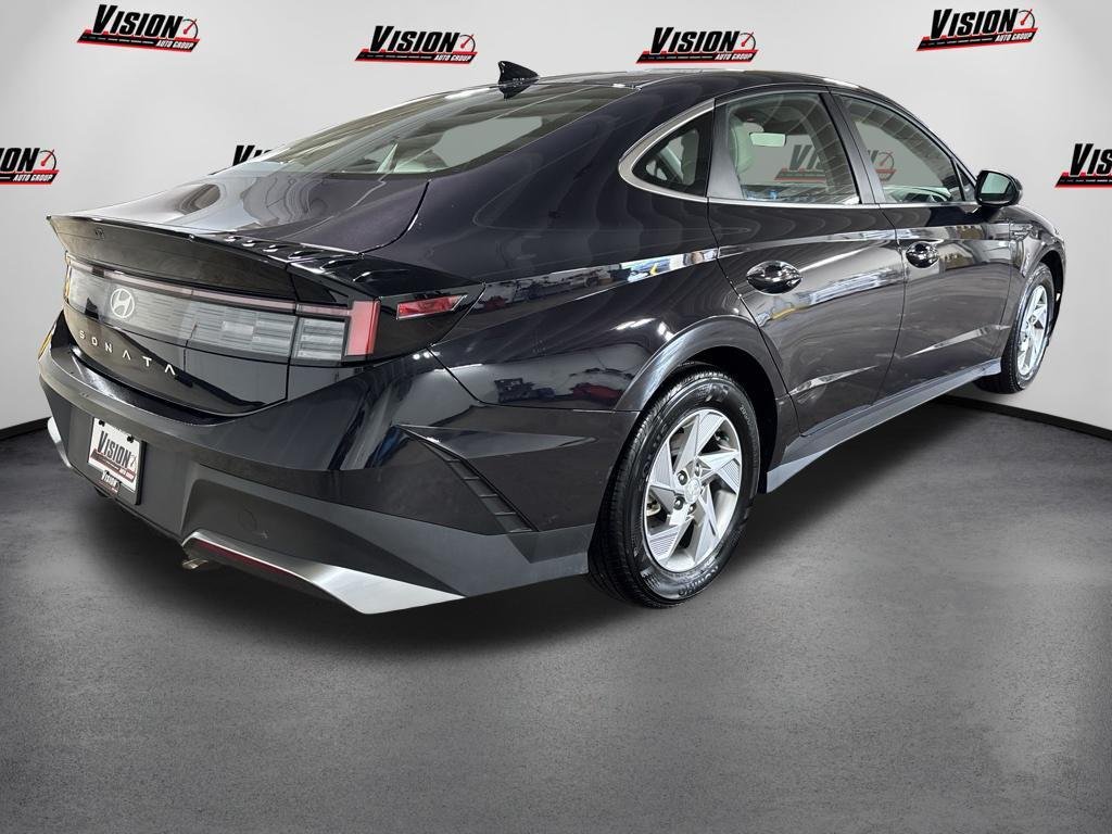 New 2026 Blue Hyundai SE image 5