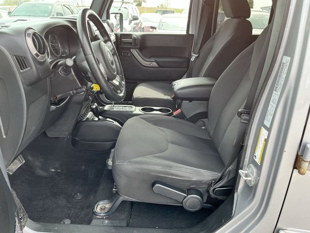 Used 2015 Silver Jeep Unlimited Sport image 15