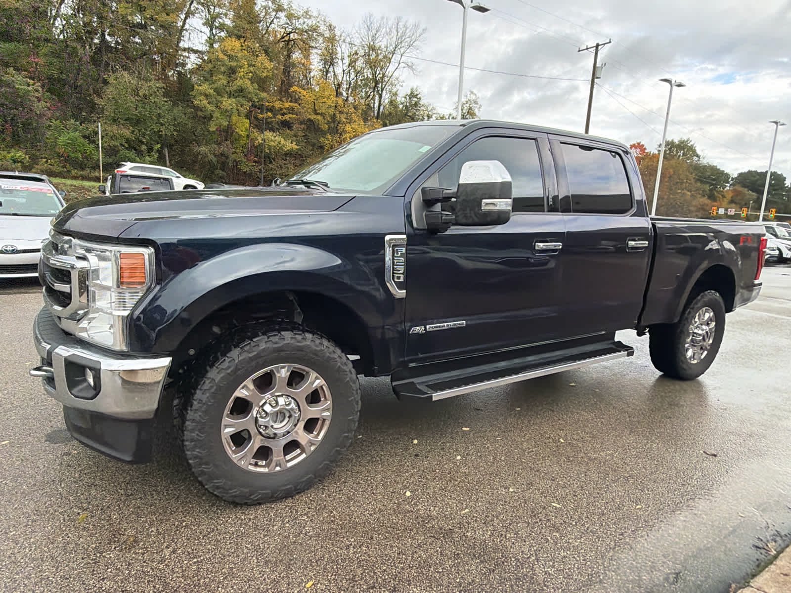 Used 2022  Ford XL image 3