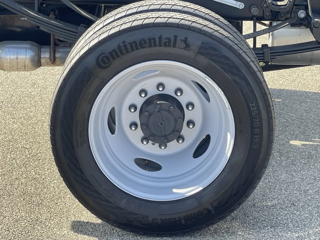 New 2026 Oxford White Ford XL image 11