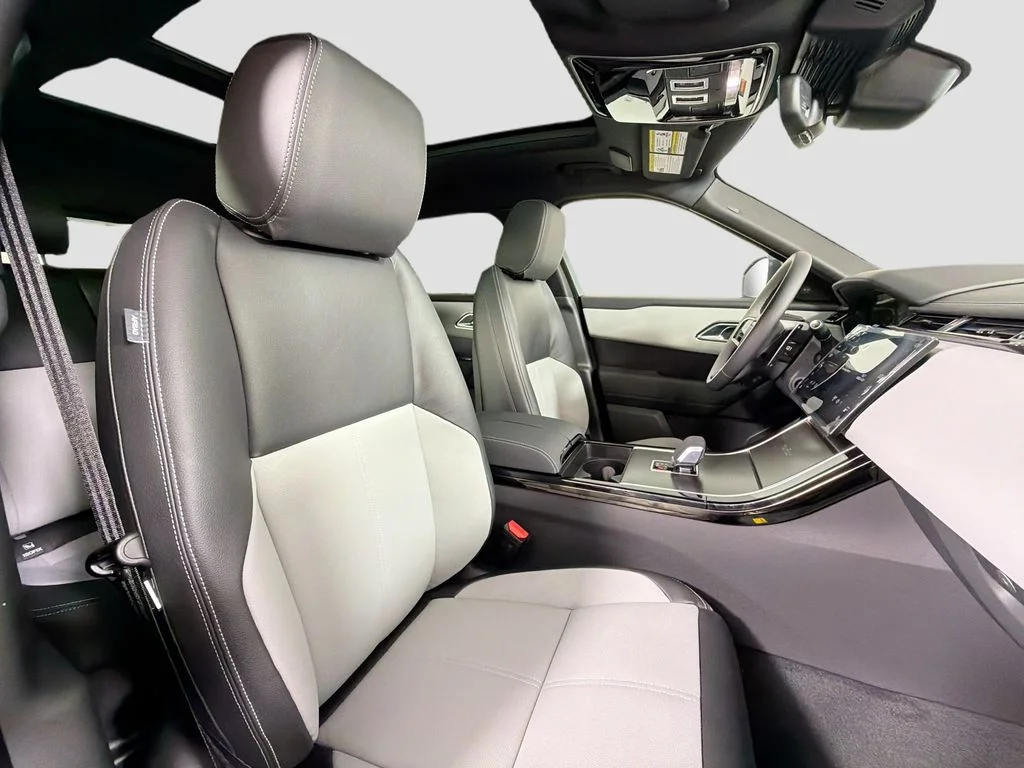 New 2026 Santorini Black Land Rover Belgravia Edition image 30