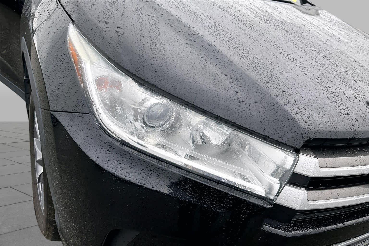 Used 2019 Midnight Black Metallic Toyota XLE image 26