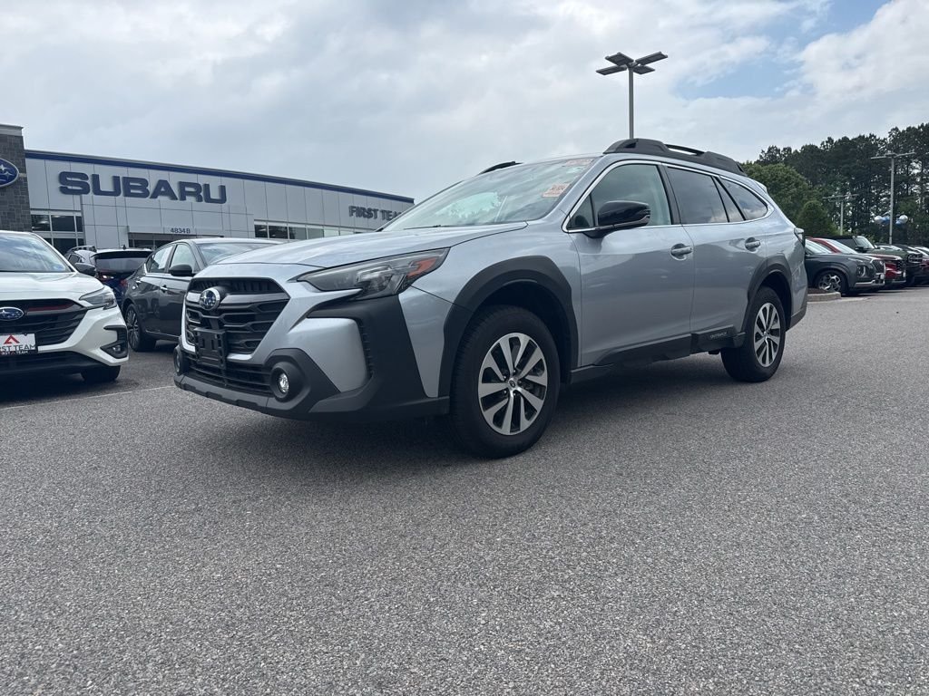 2025 Subaru Outback Premium's photo