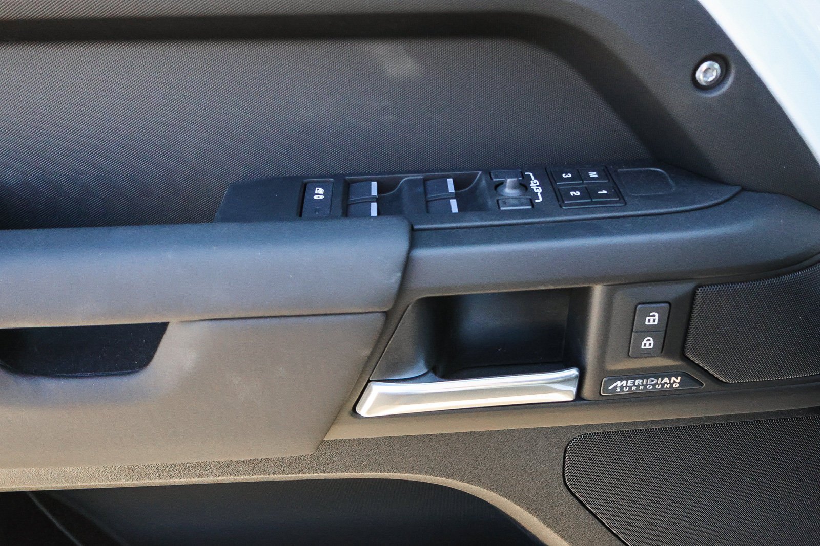 New 2026 Fuji White Land Rover X-Dynamic SE image 26
