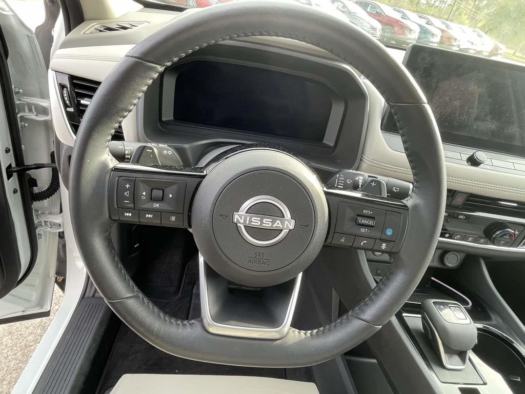 Used 2024 White Nissan SL image 19