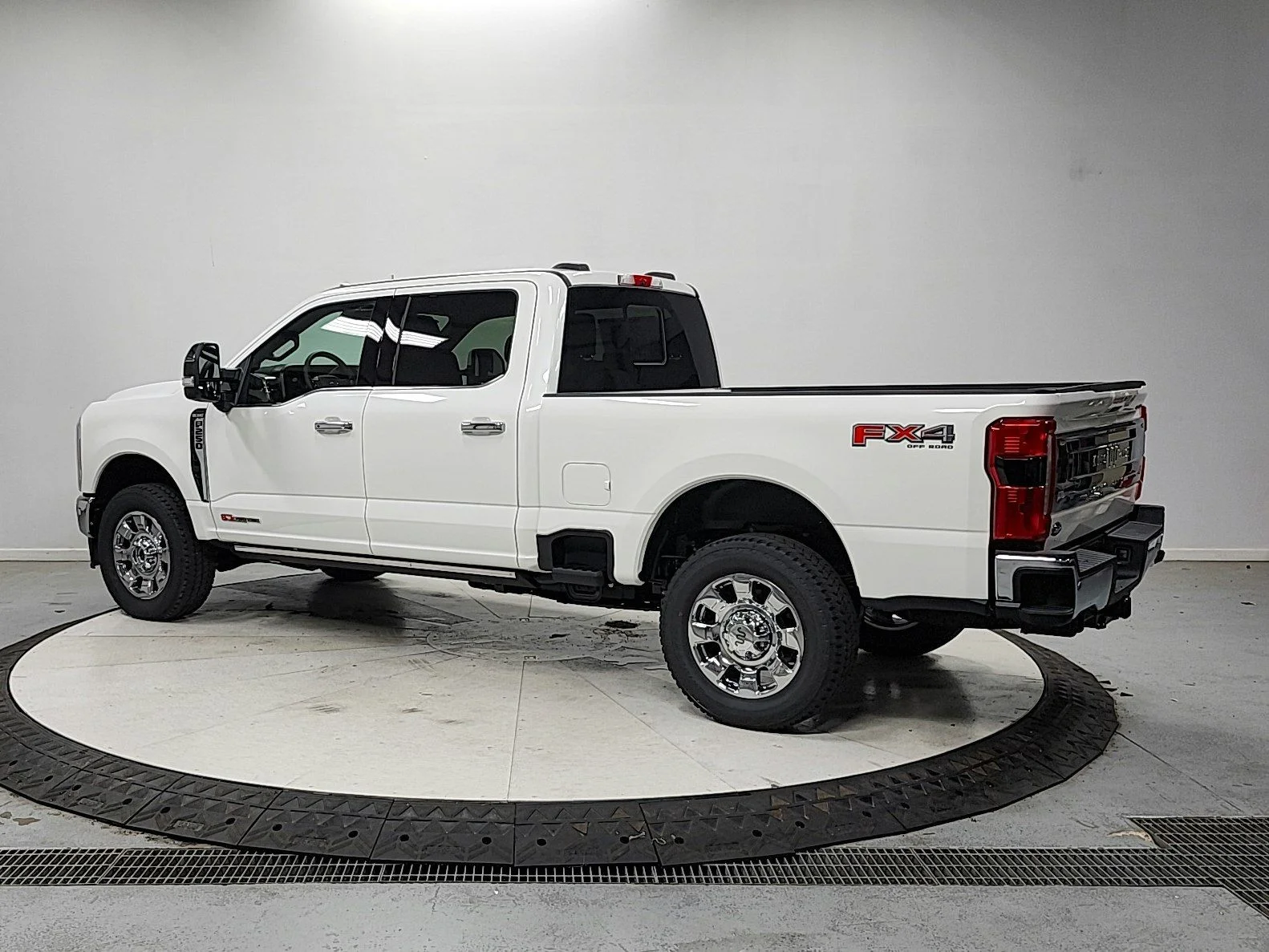New 2026 Star White Metallic Tri-Coat Ford F-250® King Ranch® image 5