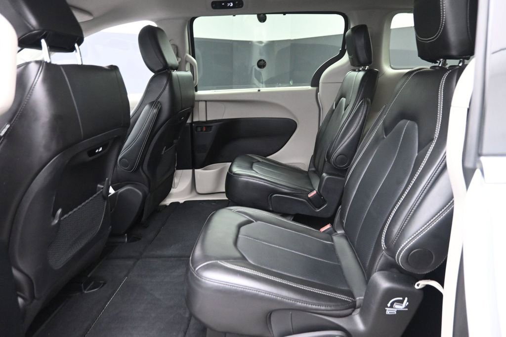 Used 2024 Silver Chrysler Touring L image 15