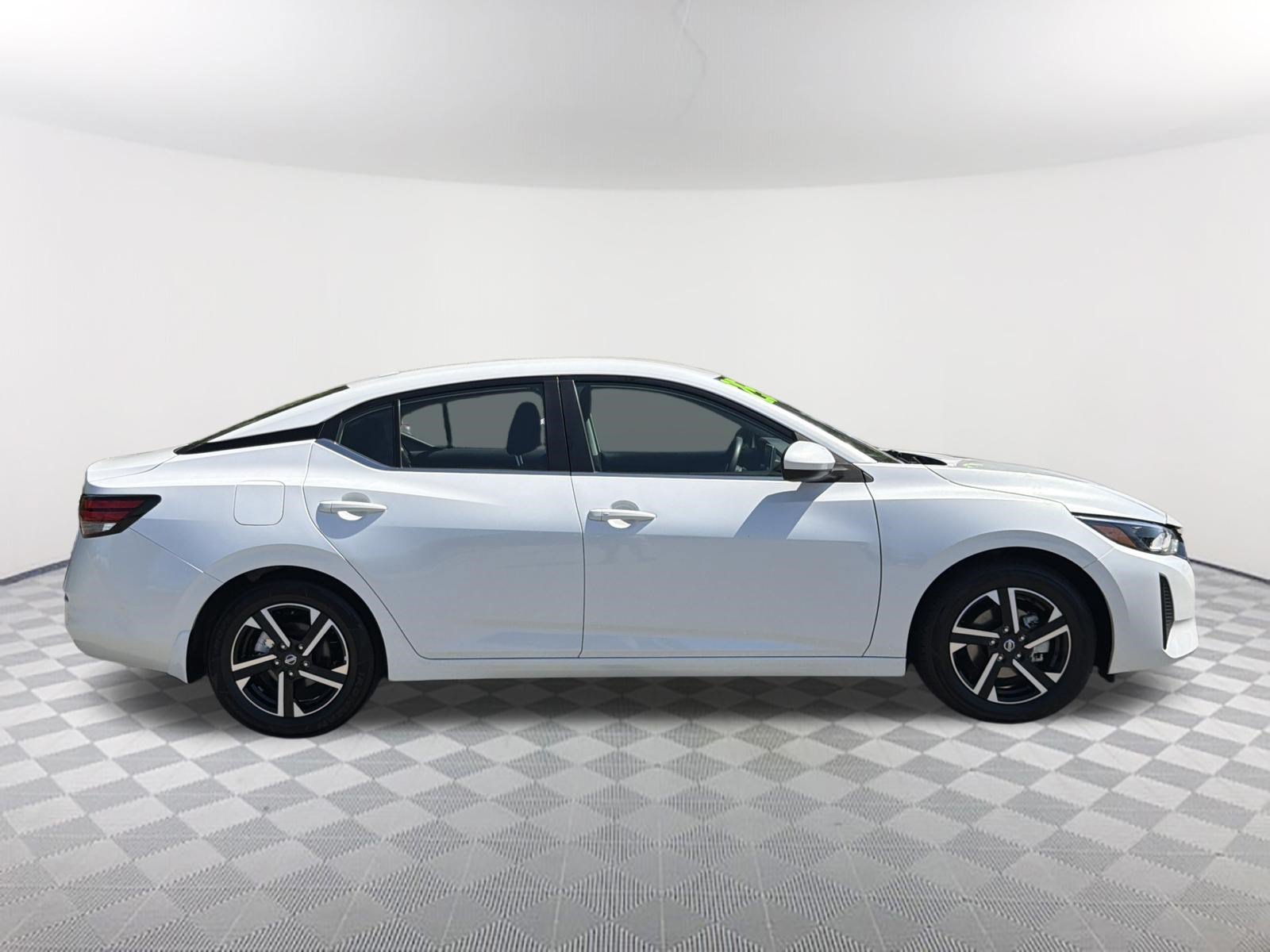 Used 2025 Aspen White Tricoat Nissan SV image 17