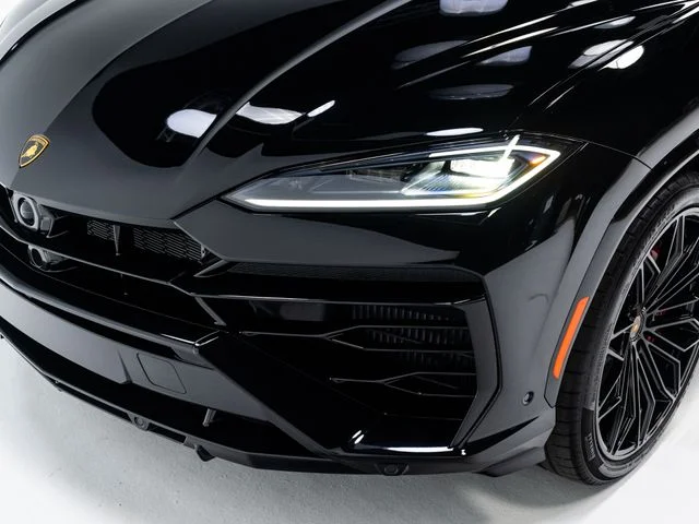Used 2025 Black Lamborghini SE image 81