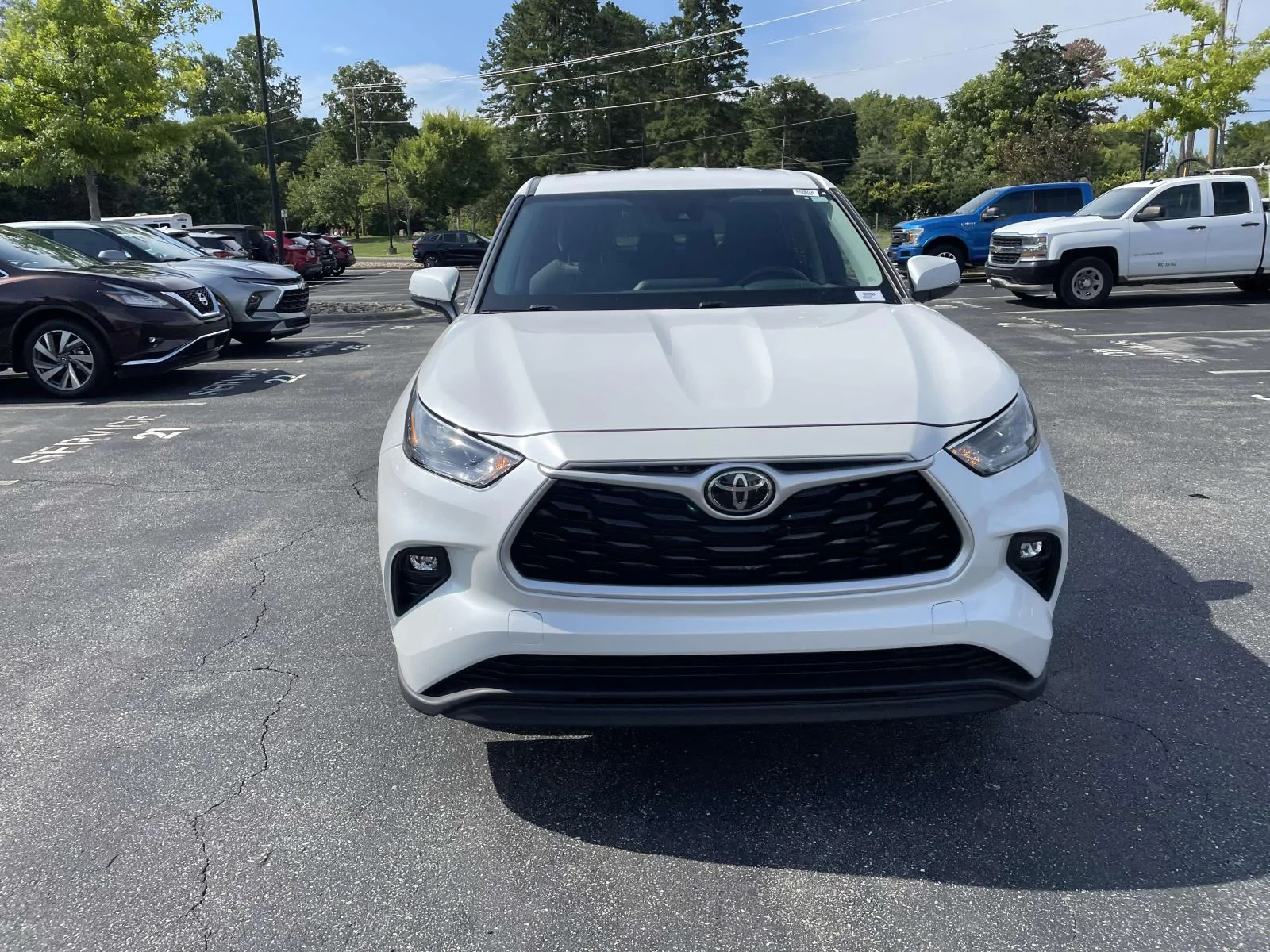 Used 2023 Off-white Toyota LE image 2