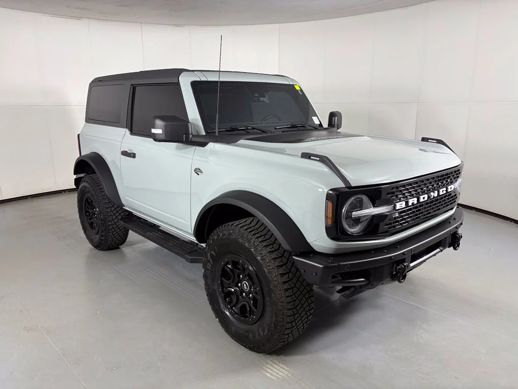 Used 2022 Green Ford Wildtrak image 2