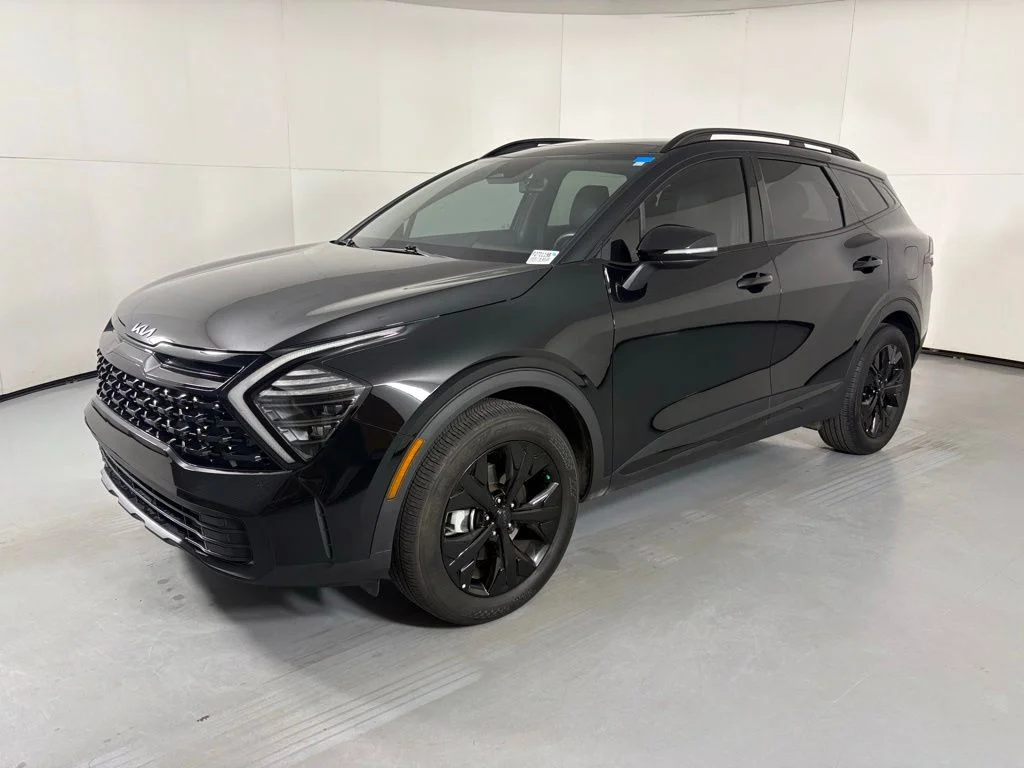 Used 2025 Black Kia X-Line image 4