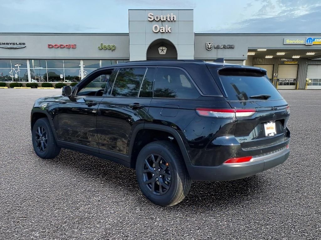 New 2027 High-Gloss Black Paint Jeep Laredo Altitude image 4
