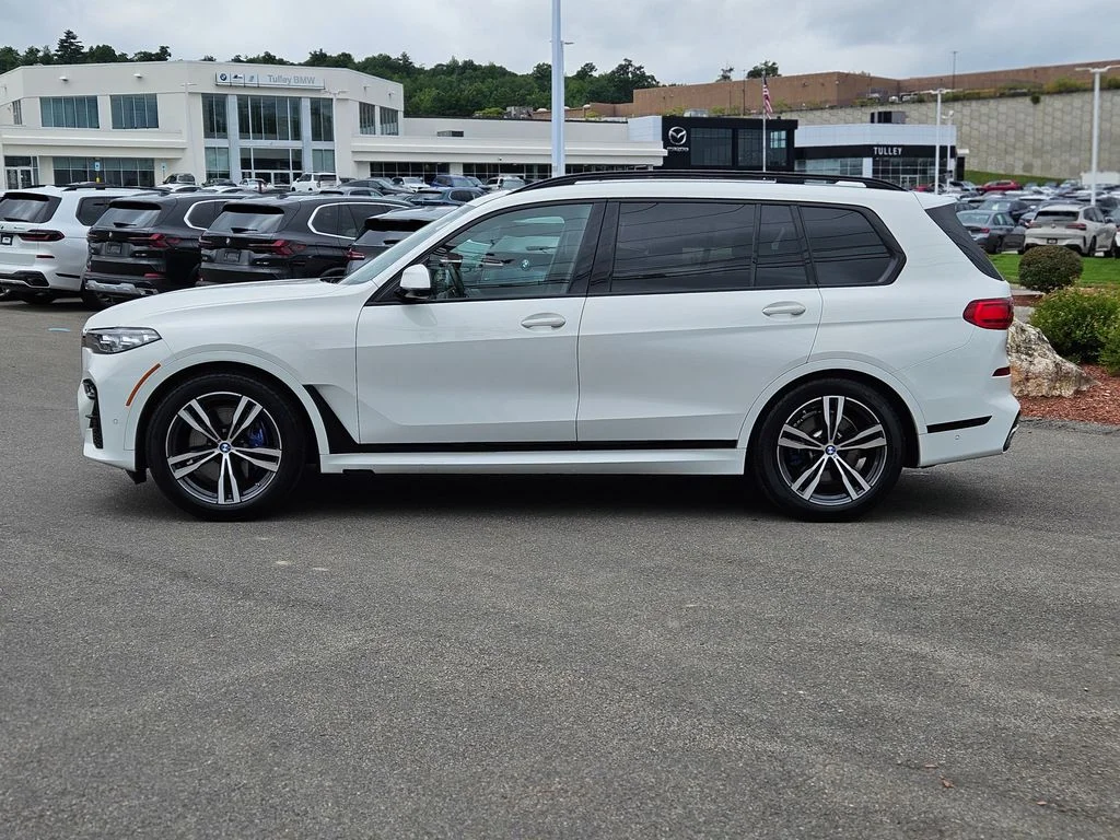 Certified Used 2022 Alpine White BMW xDrive40i image 4
