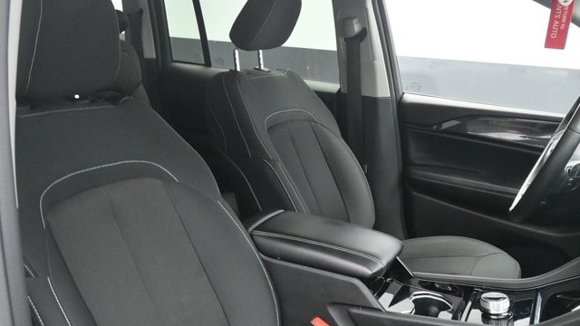 Used 2022 White Jeep Laredo image 10