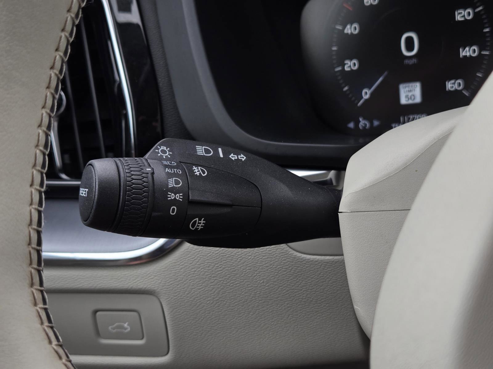 Used 2020 Crystal White Volvo Momentum image 19