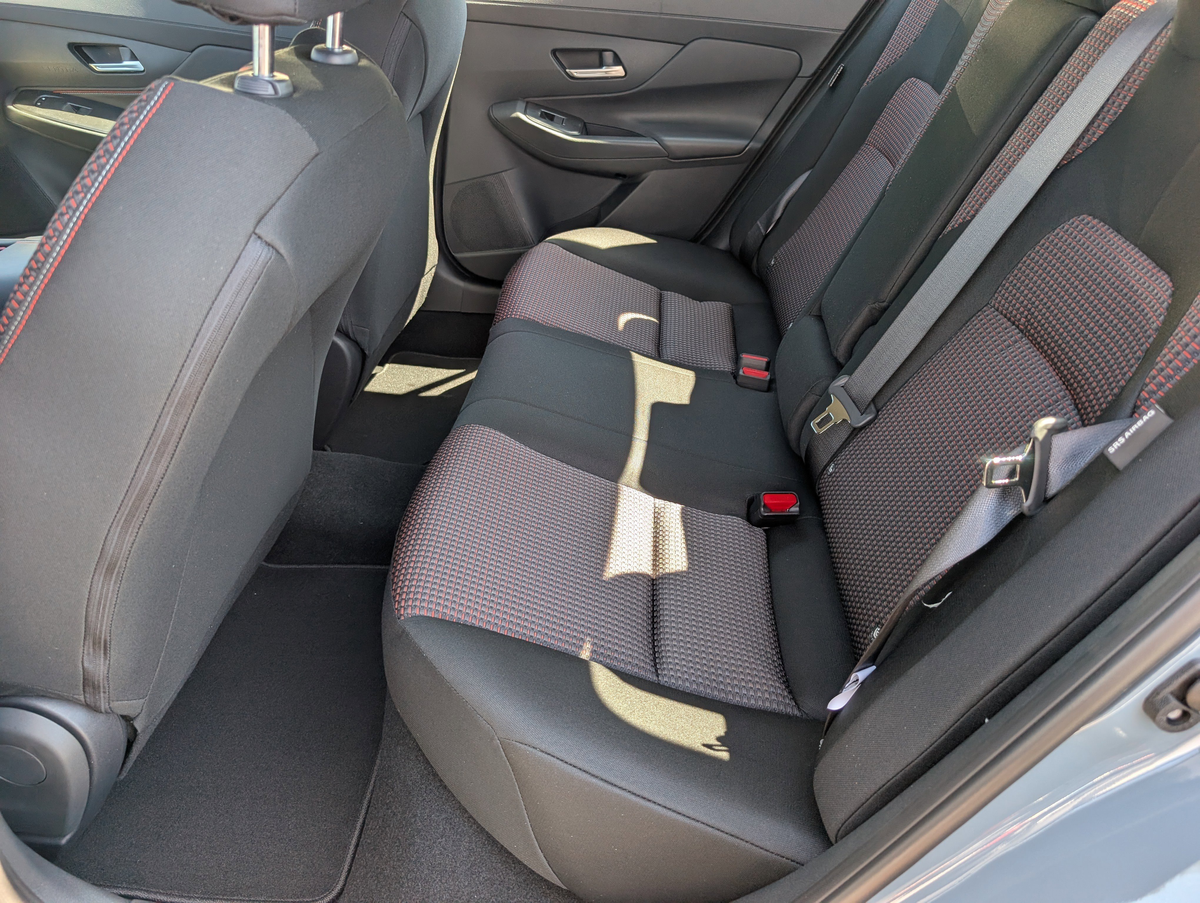 New 2026 Atlantic Gray Metallic / Super Black Two-tone Nissan SR image 27