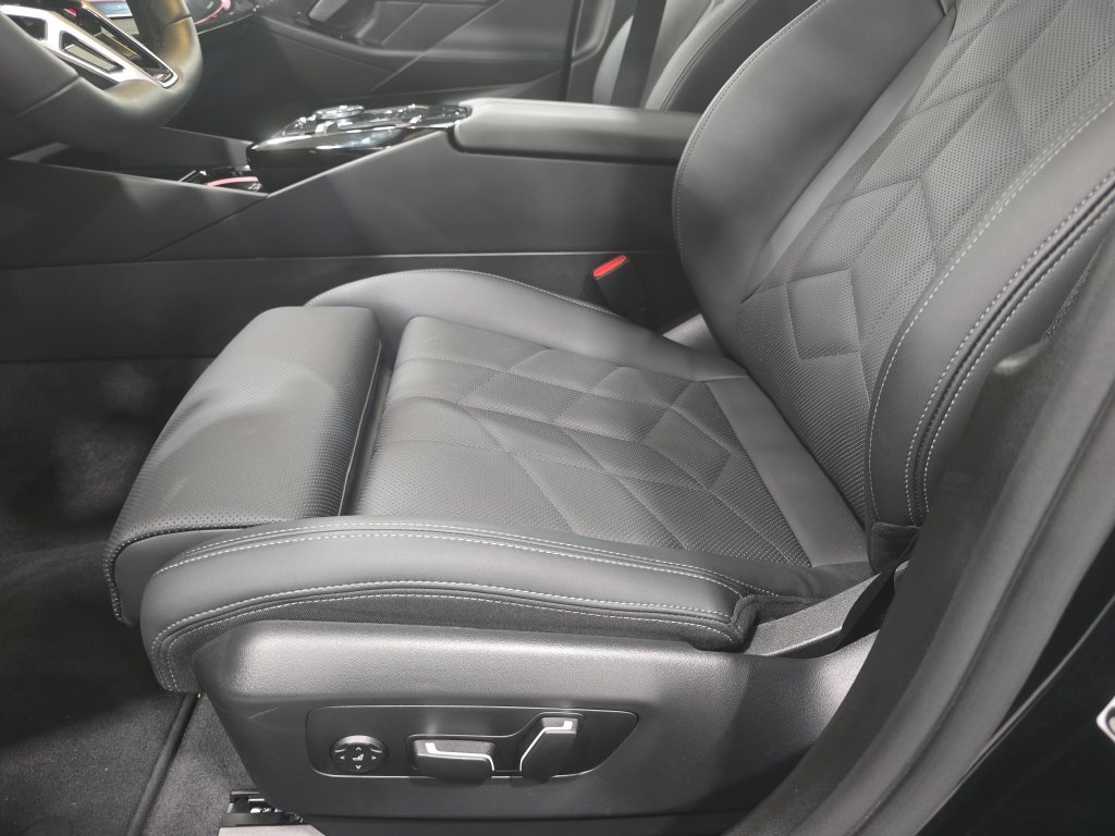 Used 2027 Carbon Black Metallic BMW 530i image 21
