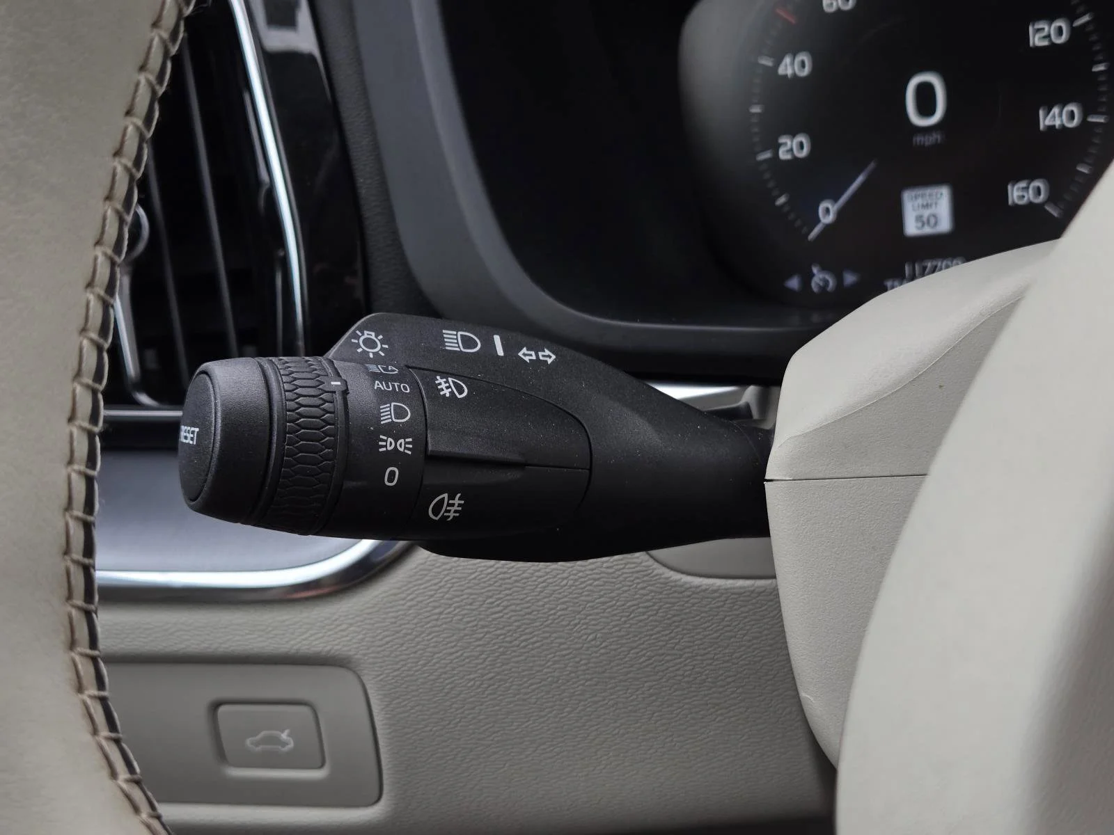 Used 2020 Crystal White Volvo Momentum image 19